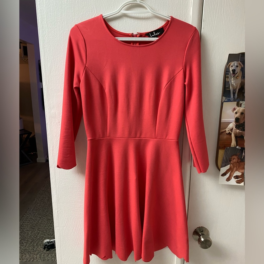Coral scalloped Lulus dress. Size medium